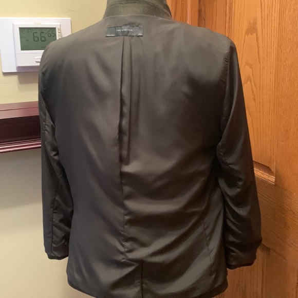 6/$20 The Limited Beautiful Houndstooth Olive Blazer 2 front Pockets EUC Size M - Picture 9 of 16